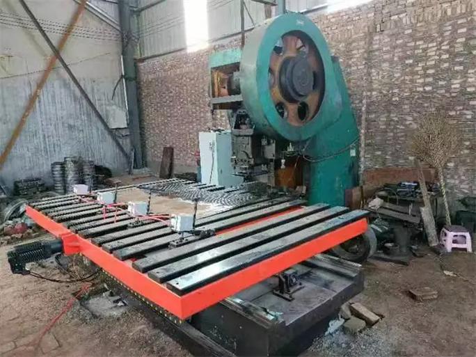 常州自動送料機生產廠家,就找兆豐數控設備,運行穩(wěn)定, 自動避